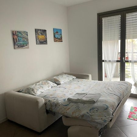 Dolcecasaleogiu Con Parcheggio Coperto Gratuito Appartement Vitinia Buitenkant foto