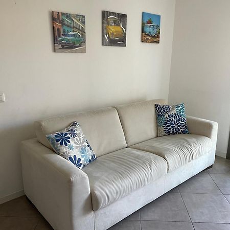 Dolcecasaleogiu Con Parcheggio Coperto Gratuito Appartement Vitinia Buitenkant foto