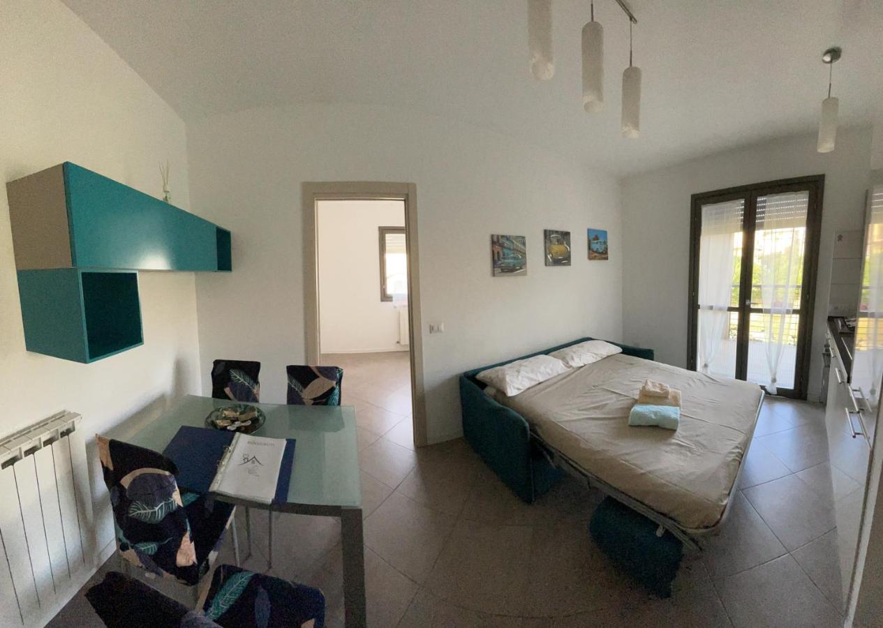 Dolcecasaleogiu Con Parcheggio Coperto Gratuito Appartement Vitinia Buitenkant foto