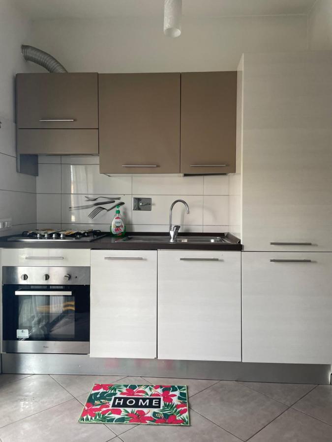Dolcecasaleogiu Con Parcheggio Coperto Gratuito Appartement Vitinia Buitenkant foto