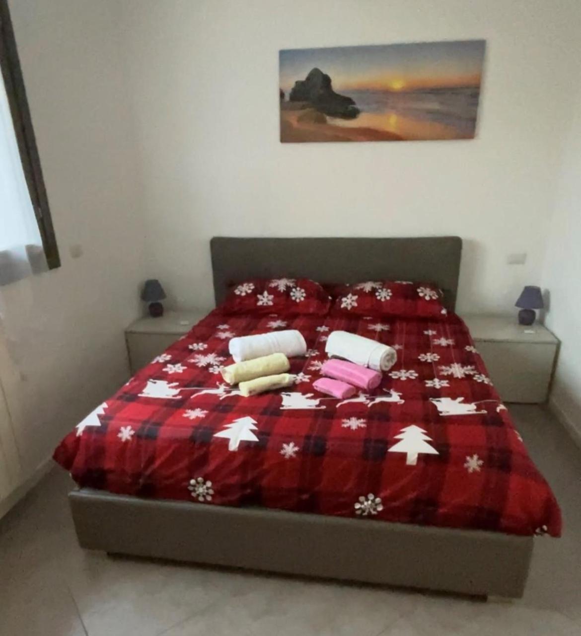 Dolcecasaleogiu Con Parcheggio Coperto Gratuito Appartement Vitinia Buitenkant foto