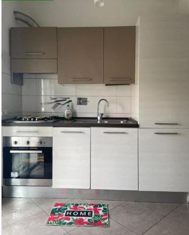 Dolcecasaleogiu Con Parcheggio Coperto Gratuito Appartement Vitinia Buitenkant foto