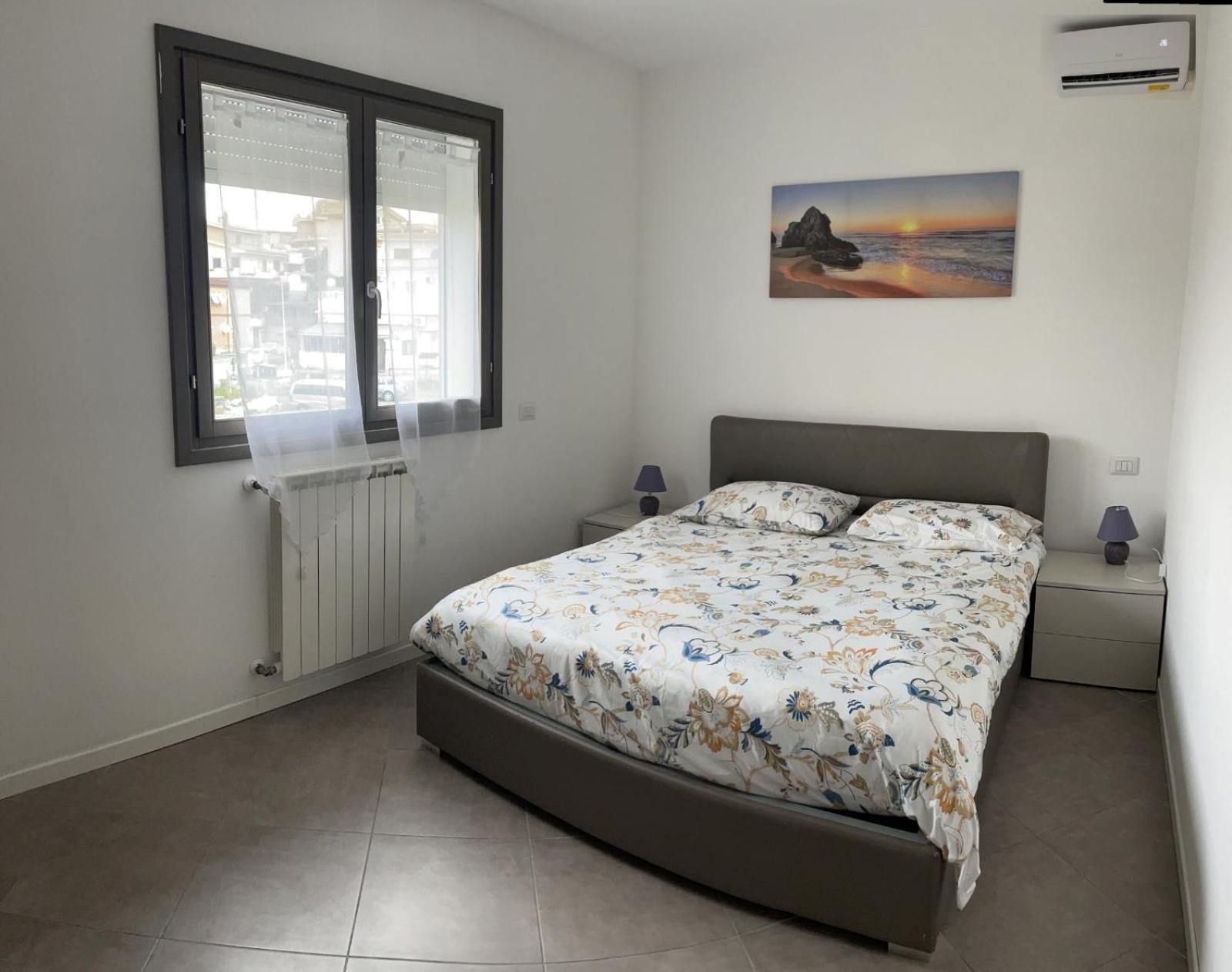 Dolcecasaleogiu Con Parcheggio Coperto Gratuito Appartement Vitinia Buitenkant foto